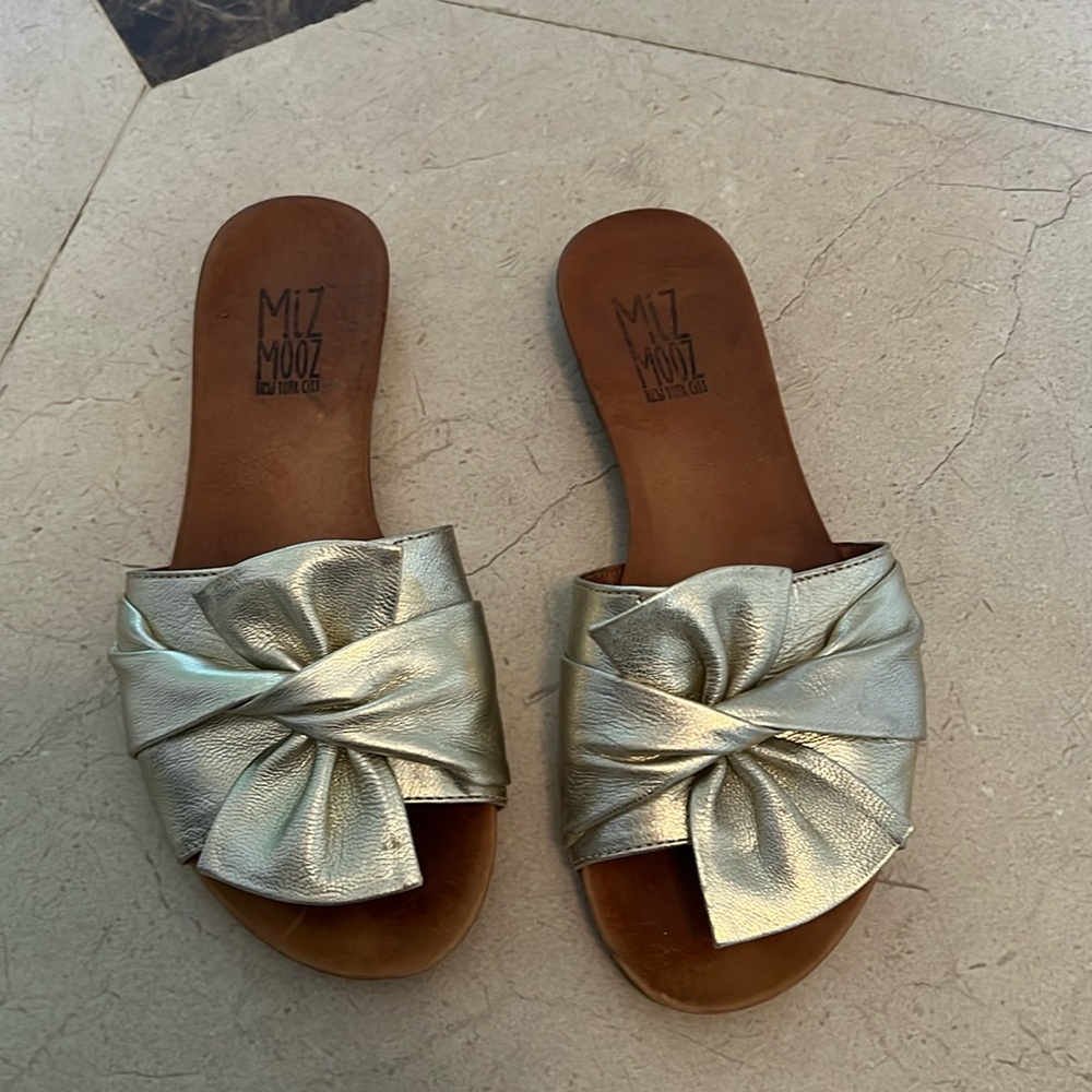 Miz mooz muted gold bow slip on sandal size 7